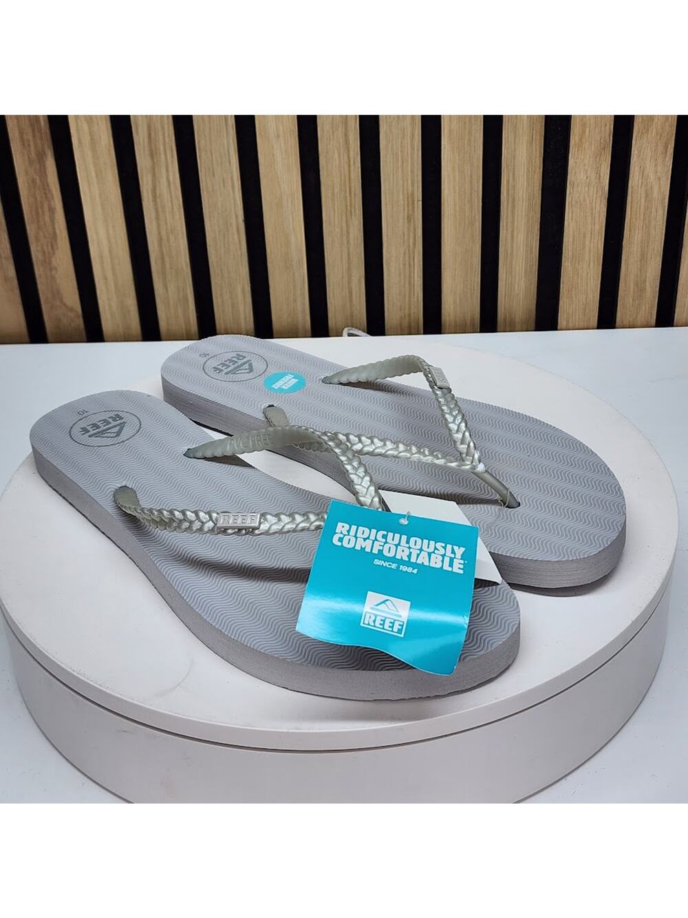 NEW - REEF Seaside Women’s Silver Thong Sandals Water Friendly Flip Flops Size 7